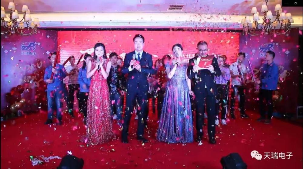 “不忘初心，携手并进”华体会官方网页版-华体会（中国）
2020年迎新联欢会热烈举办-9